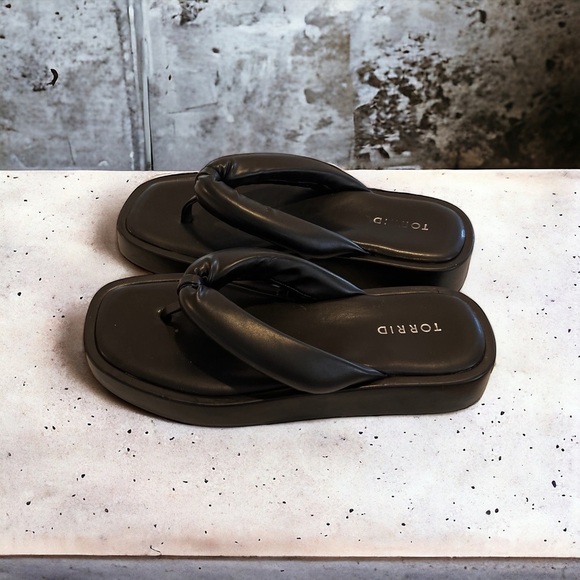 Torrid Super Comfy Black Thong Sandals Size8.5WW - Picture 2 of 10